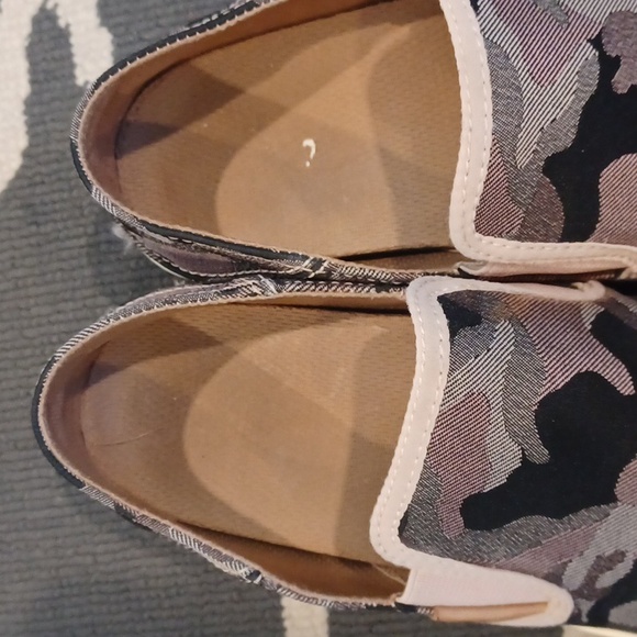 OLUKAI PEHUEA PA'I Camo Slip On Shoes Women's 10 - Picture 16 of 16